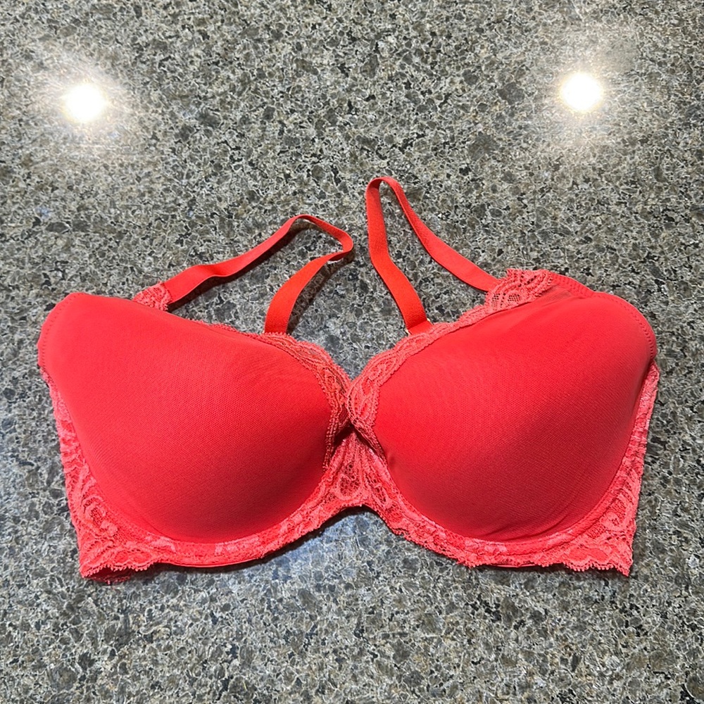 Red natori bra